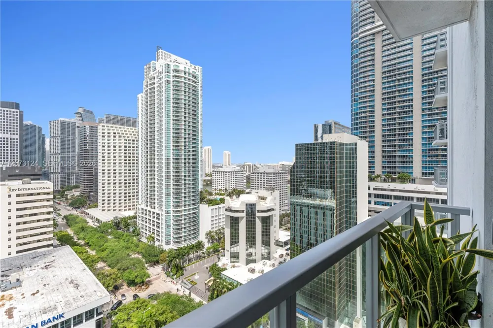 1060 Brickell Ave #2117 Miami, FL 33131