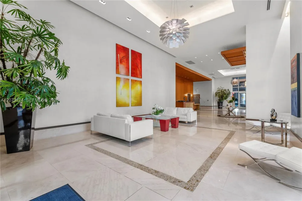 1060 Brickell Ave #2117 Miami, FL 33131