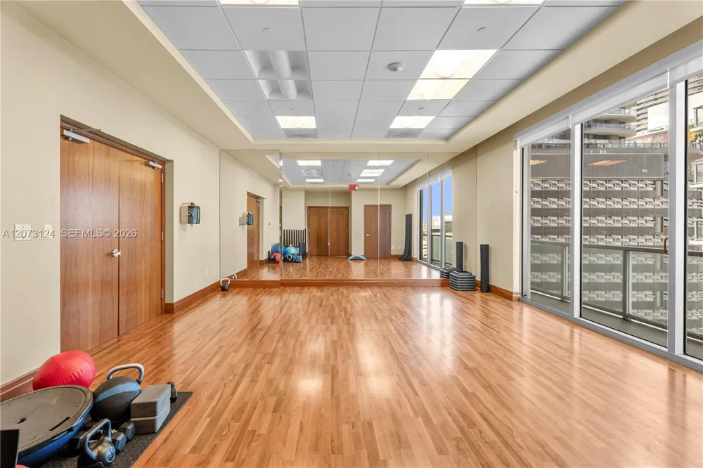 1060 Brickell Ave #2117 Miami, FL 33131