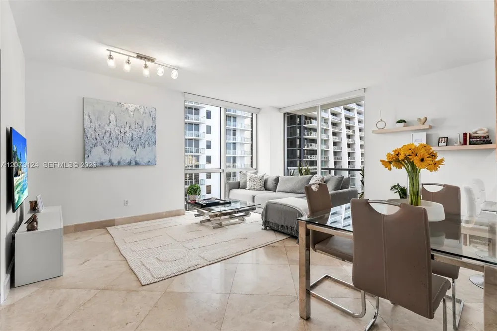 1060 Brickell Ave #2117 Miami, FL 33131