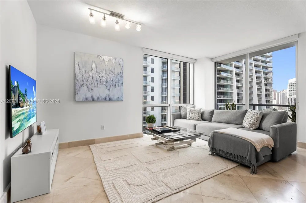 1060 Brickell Ave #2117 Miami, FL 33131