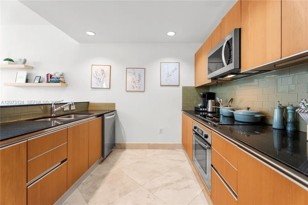 1060 Brickell Ave #2117 Miami, FL 33131