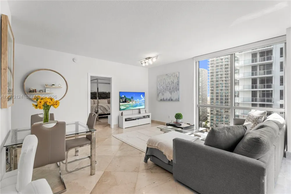 1060 Brickell Ave #2117 Miami, FL 33131