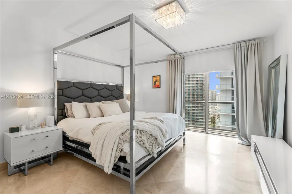 1060 Brickell Ave #2117 Miami, FL 33131