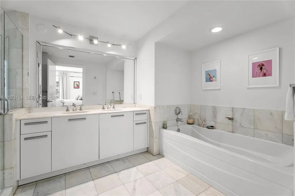 1060 Brickell Ave #2117 Miami, FL 33131