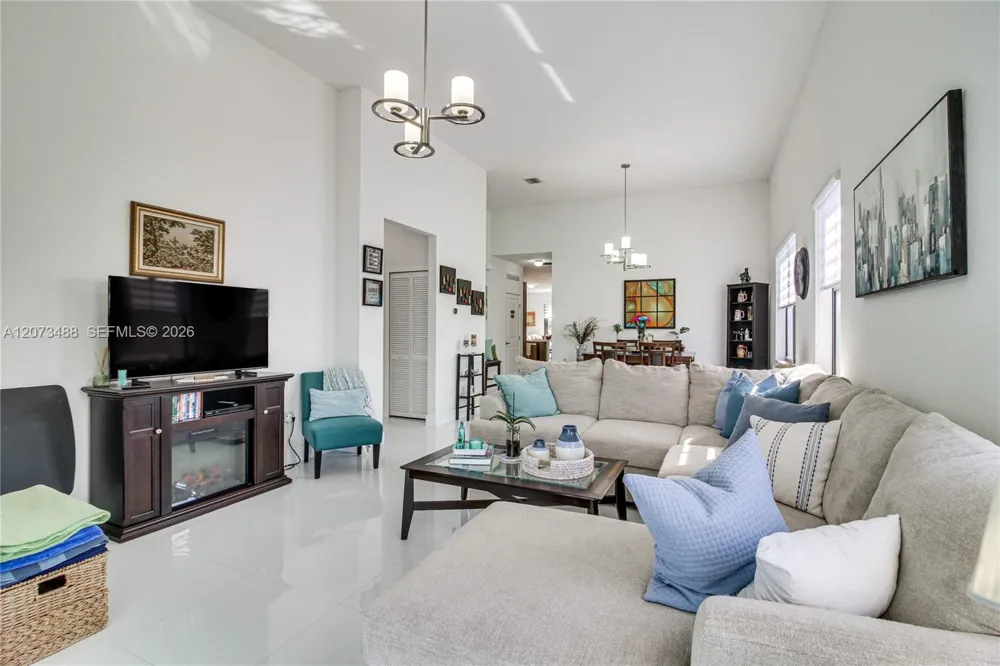 3751 SW 97th Ave Miami, FL 33165