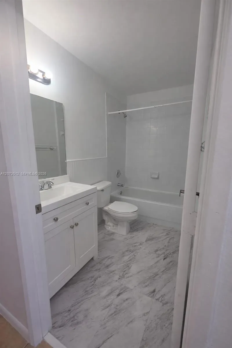 15761 SW 137 ave #202 Miami, FL 33177