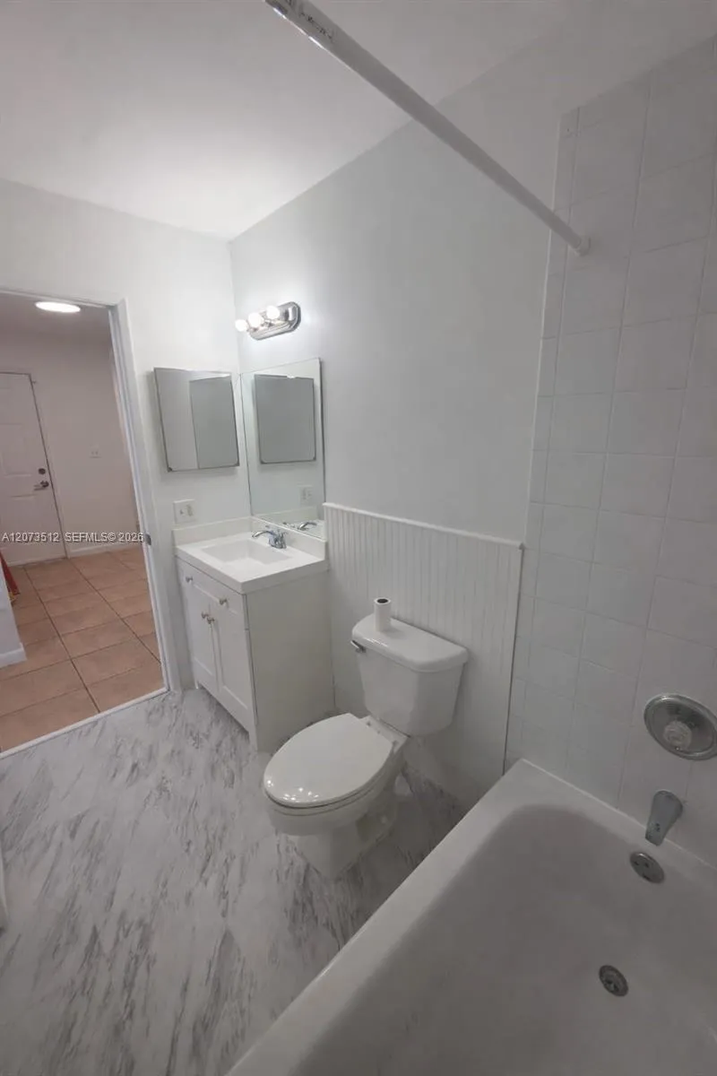 15761 SW 137 ave #202 Miami, FL 33177