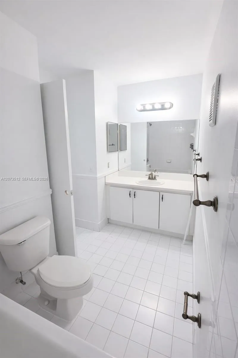 15761 SW 137 ave #202 Miami, FL 33177