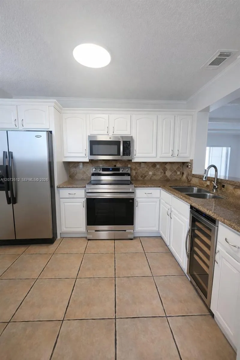 15761 SW 137 ave #202 Miami, FL 33177
