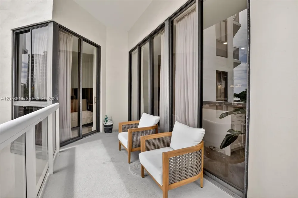 20185 E Country Club Dr #204 Aventura, FL 33180