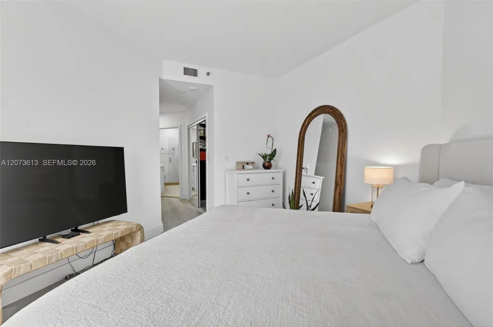 20185 E Country Club Dr #204 Aventura, FL 33180