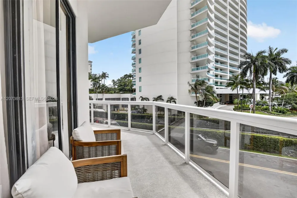 20185 E Country Club Dr #204 Aventura, FL 33180