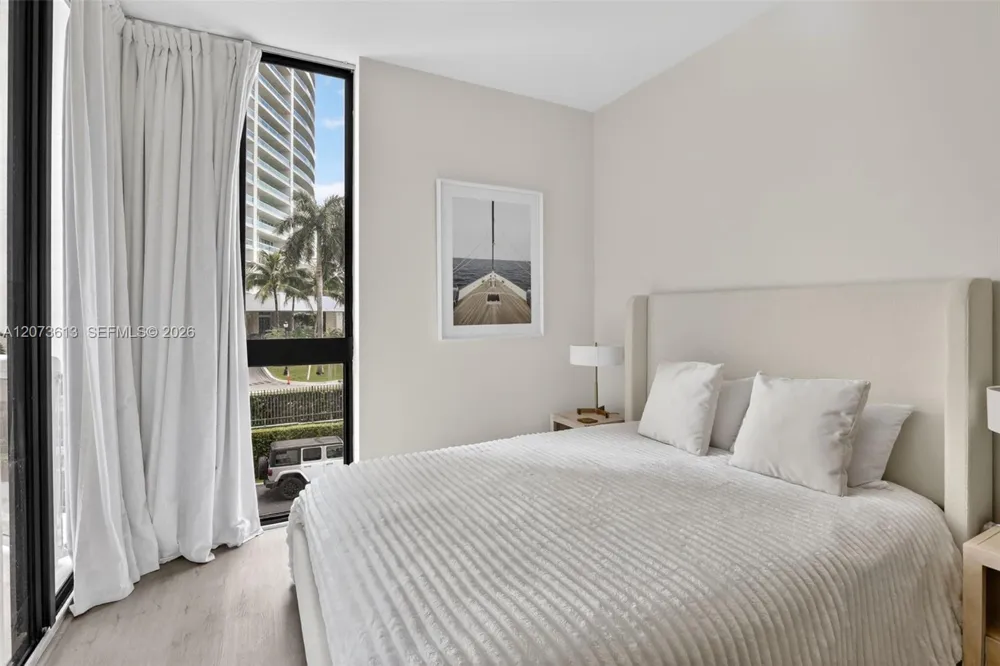 20185 E Country Club Dr #204 Aventura, FL 33180