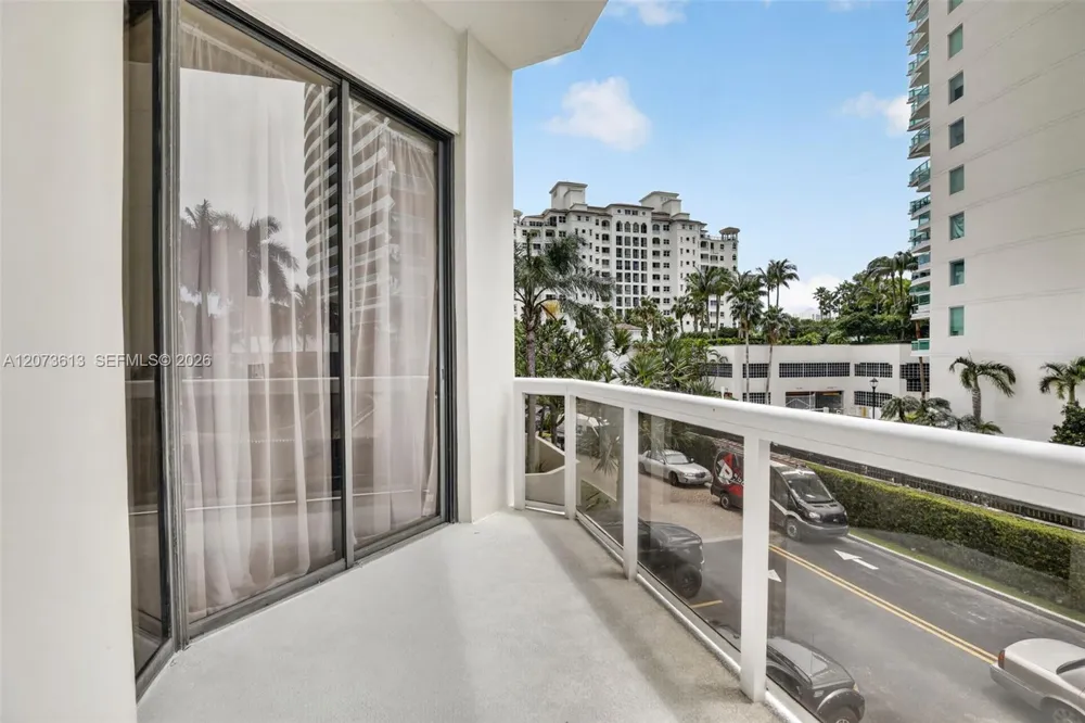 20185 E Country Club Dr #204 Aventura, FL 33180