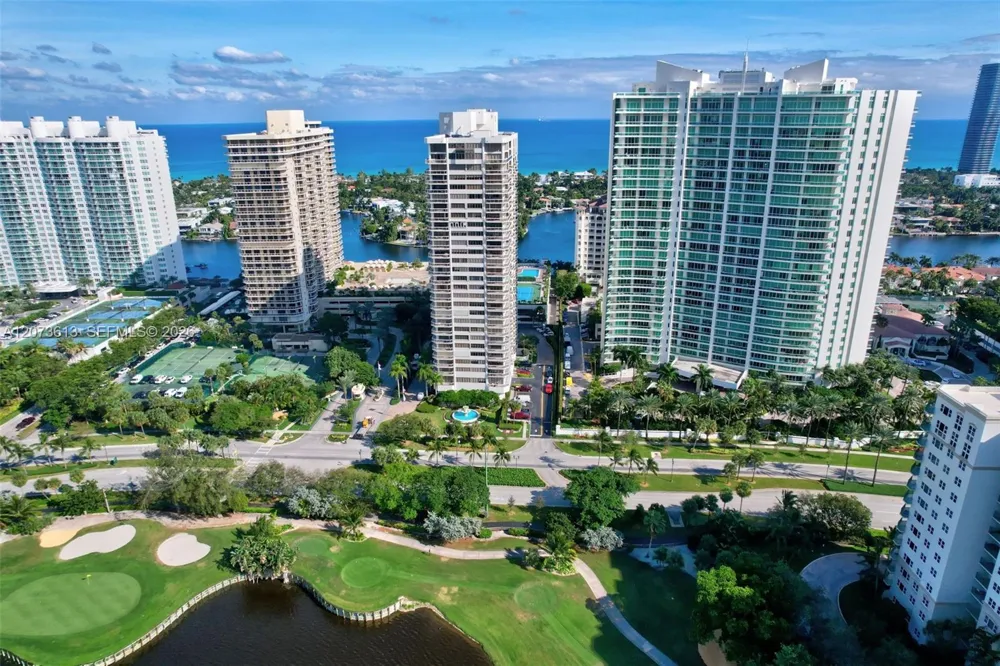 20185 E Country Club Dr #204 Aventura, FL 33180
