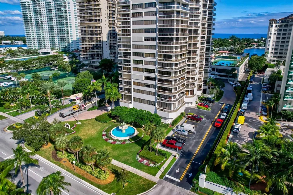 20185 E Country Club Dr #204 Aventura, FL 33180