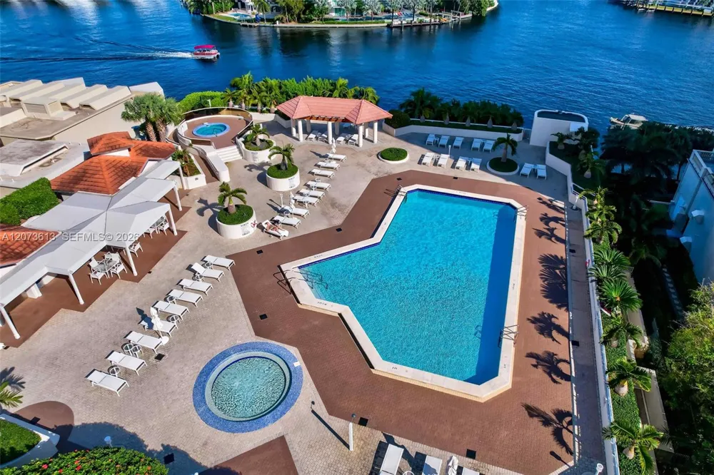 20185 E Country Club Dr #204 Aventura, FL 33180