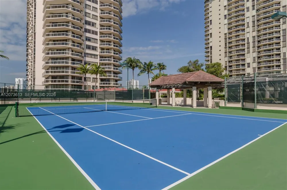 20185 E Country Club Dr #204 Aventura, FL 33180