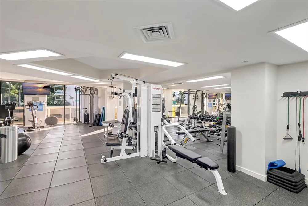 20185 E Country Club Dr #204 Aventura, FL 33180