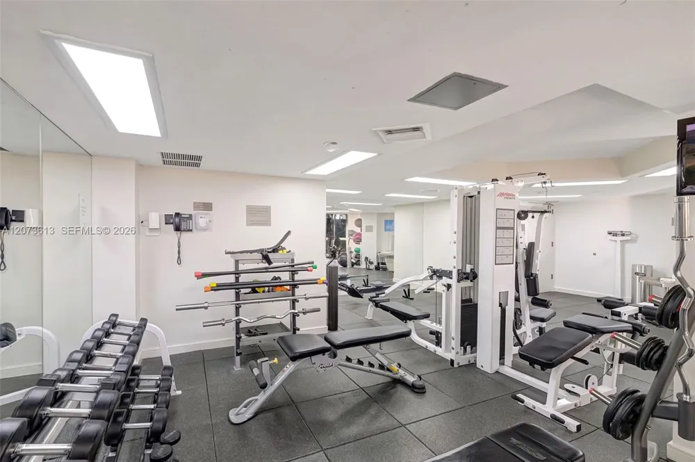 20185 E Country Club Dr #204 Aventura, FL 33180