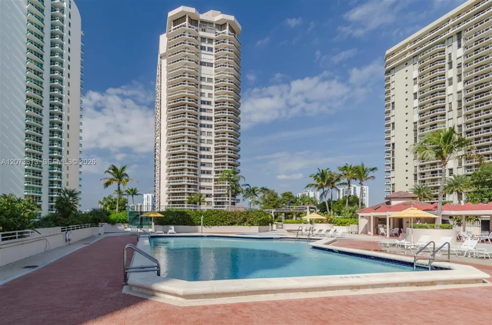 20185 E Country Club Dr #204 Aventura, FL 33180