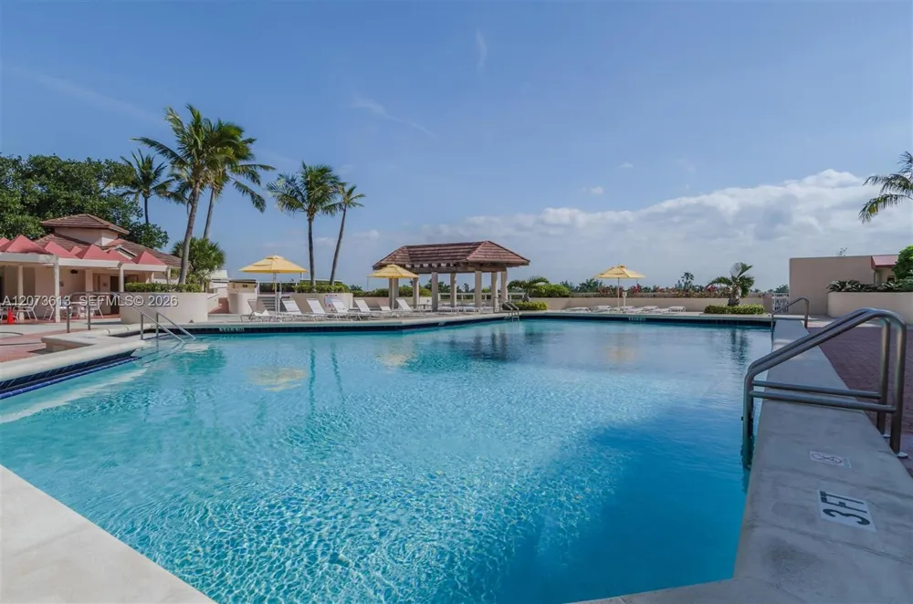 20185 E Country Club Dr #204 Aventura, FL 33180