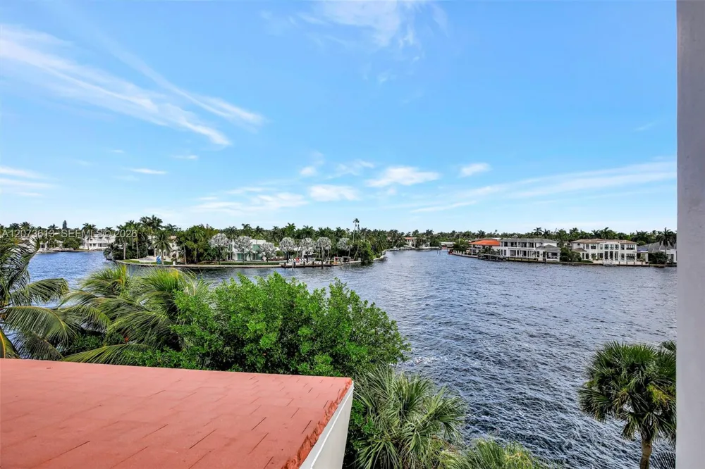 20185 E Country Club Dr #204 Aventura, FL 33180