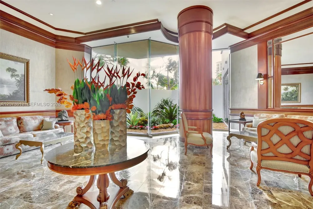 20185 E Country Club Dr #204 Aventura, FL 33180