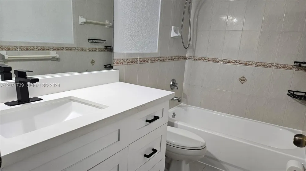 6758 NW 182nd St #101 Hialeah, FL 33015