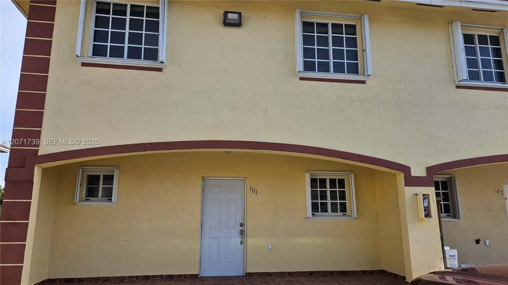 6758 NW 182nd St #101 Hialeah, FL 33015