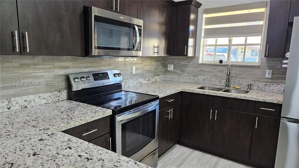 6758 NW 182nd St #101 Hialeah, FL 33015