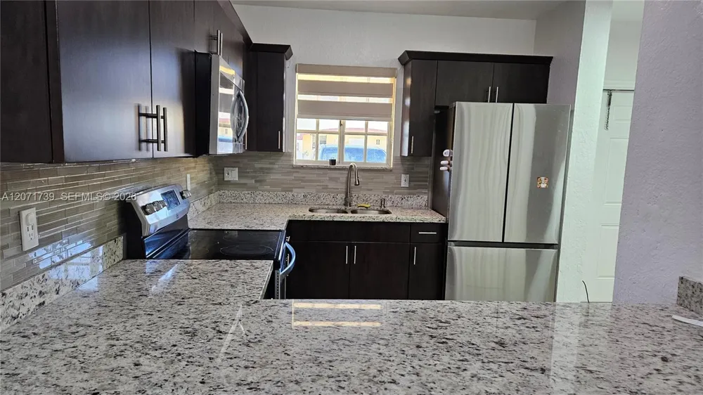6758 NW 182nd St #101 Hialeah, FL 33015