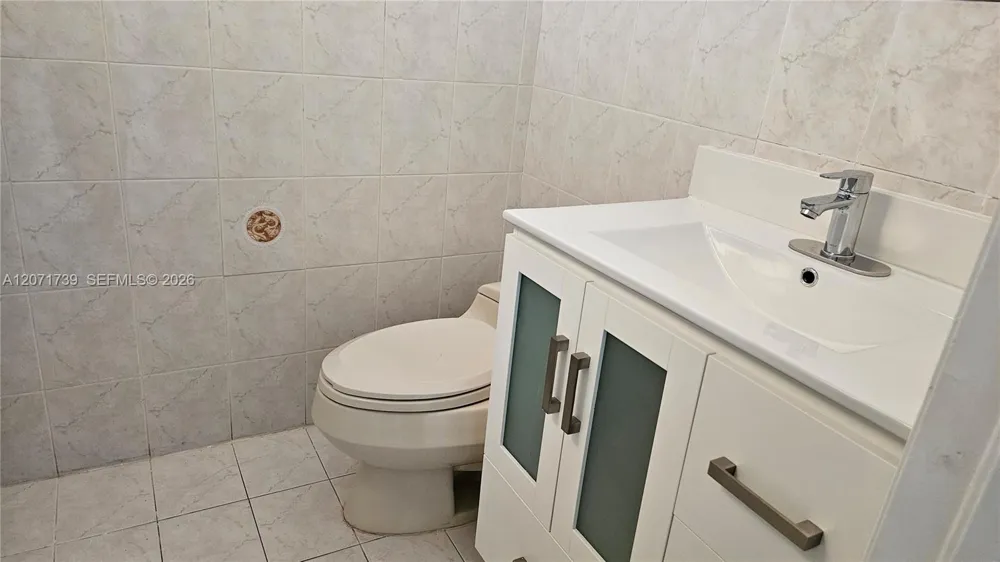 6758 NW 182nd St #101 Hialeah, FL 33015