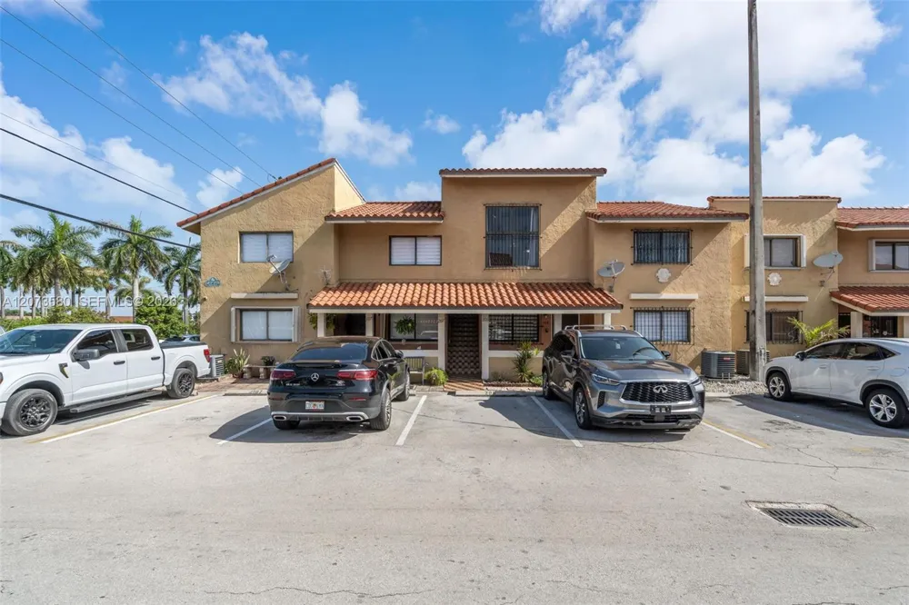 2775 W 62nd St #206 Hialeah, FL 33016