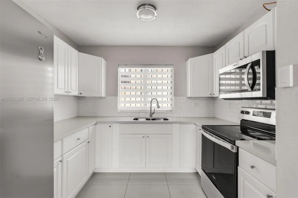 2775 W 62nd St #206 Hialeah, FL 33016
