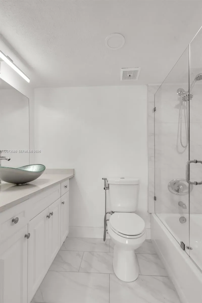 2775 W 62nd St #206 Hialeah, FL 33016