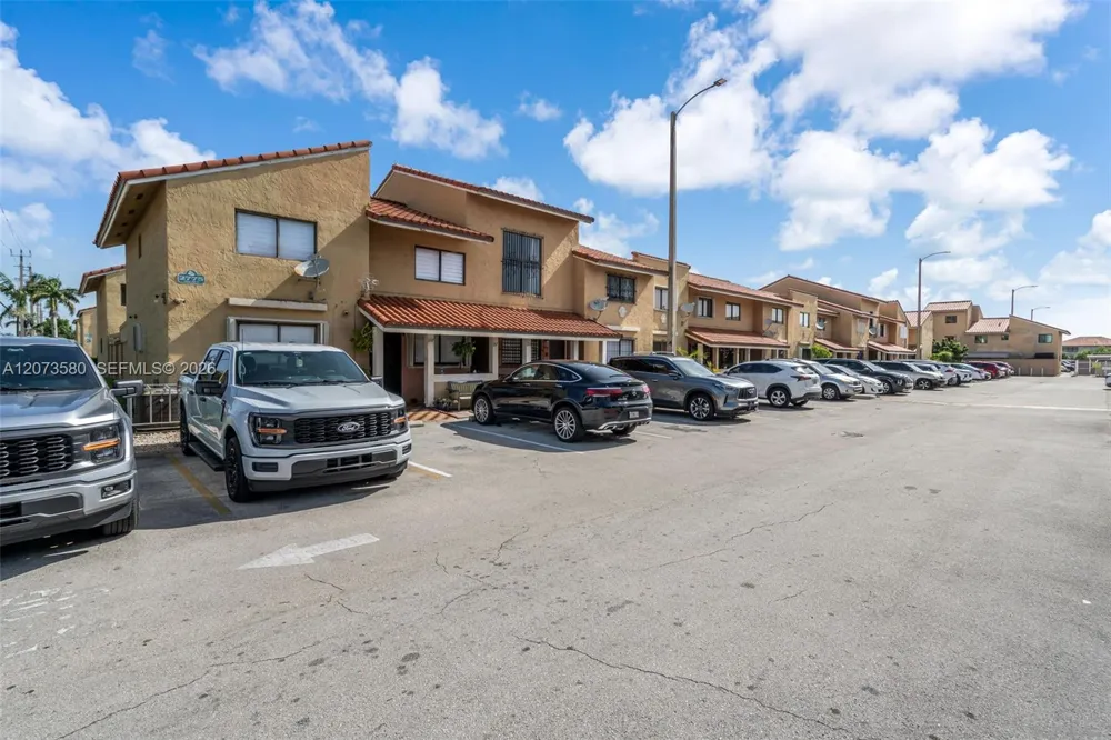 2775 W 62nd St #206 Hialeah, FL 33016