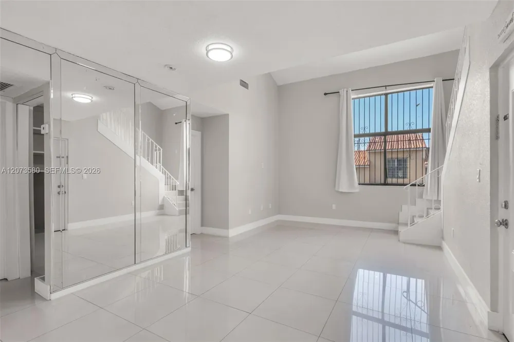 2775 W 62nd St #206 Hialeah, FL 33016