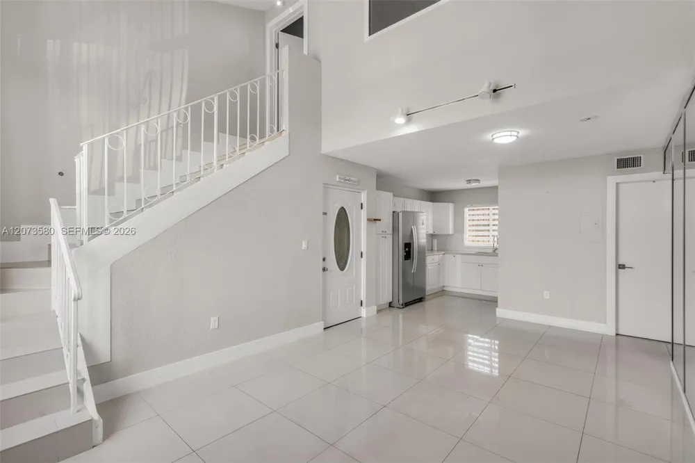 2775 W 62nd St #206 Hialeah, FL 33016