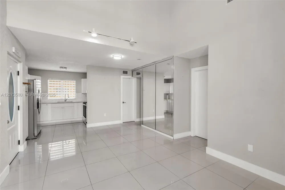 2775 W 62nd St #206 Hialeah, FL 33016