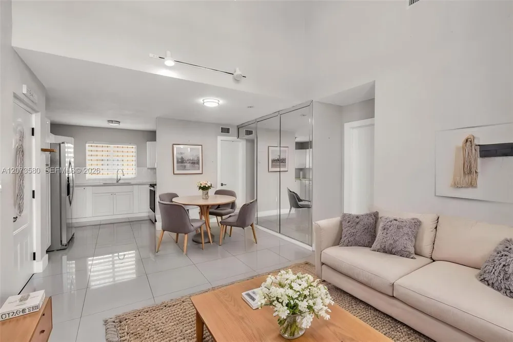 2775 W 62nd St #206 Hialeah, FL 33016