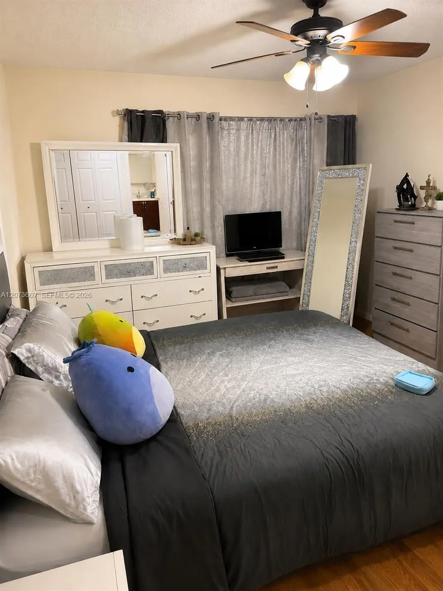 240 Lakeview Dr #109 Weston, FL 33326