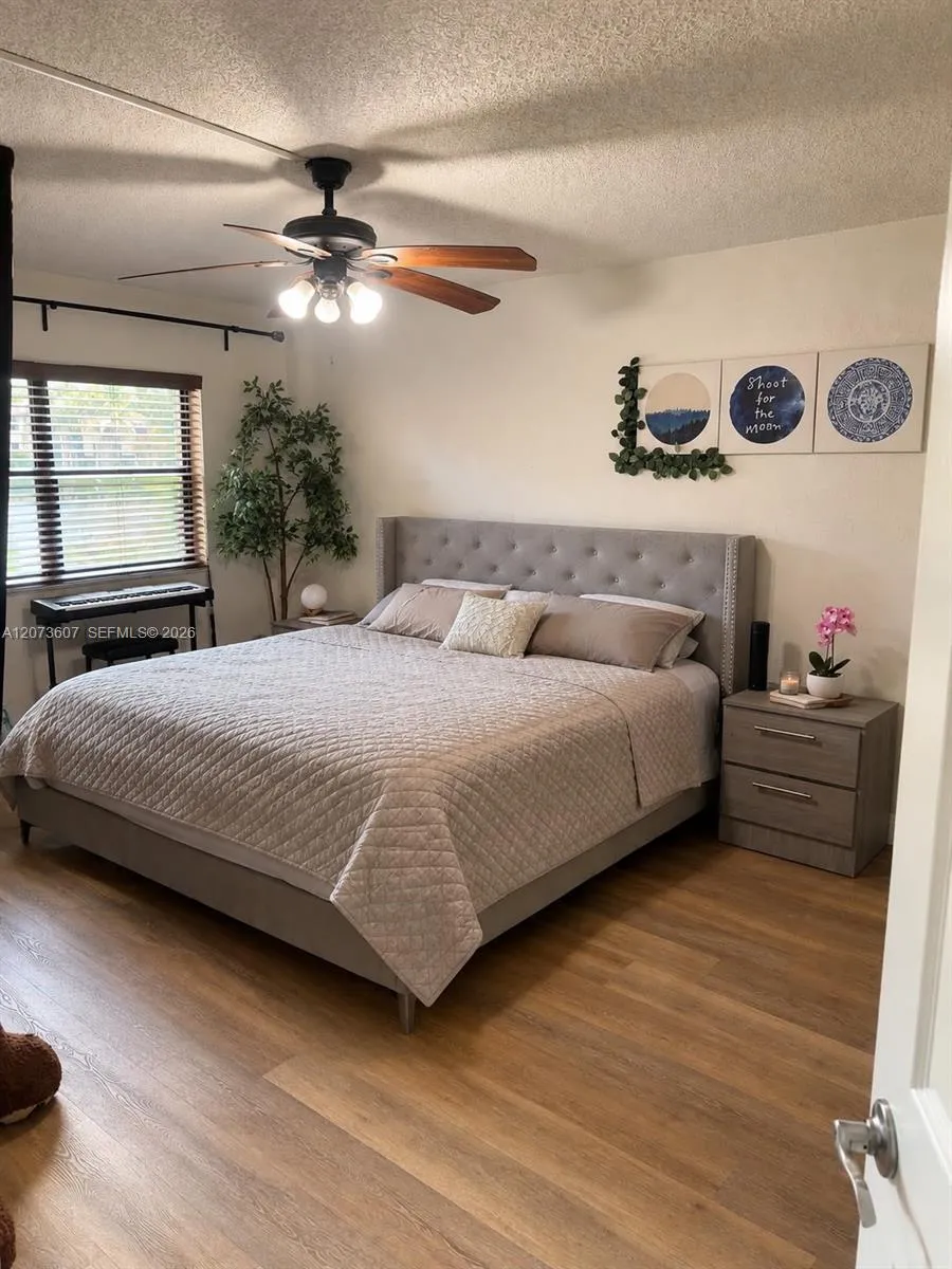 240 Lakeview Dr #109 Weston, FL 33326