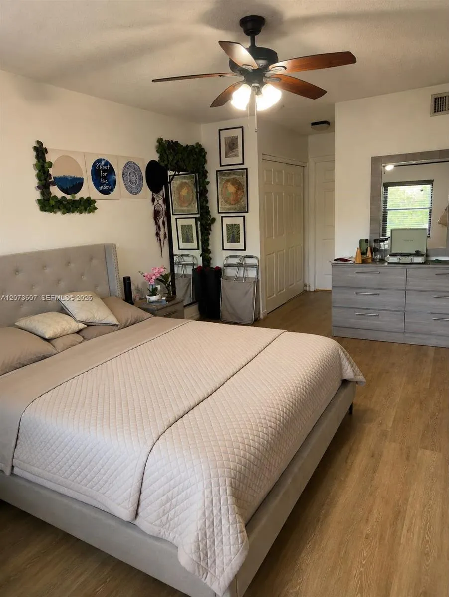 240 Lakeview Dr #109 Weston, FL 33326