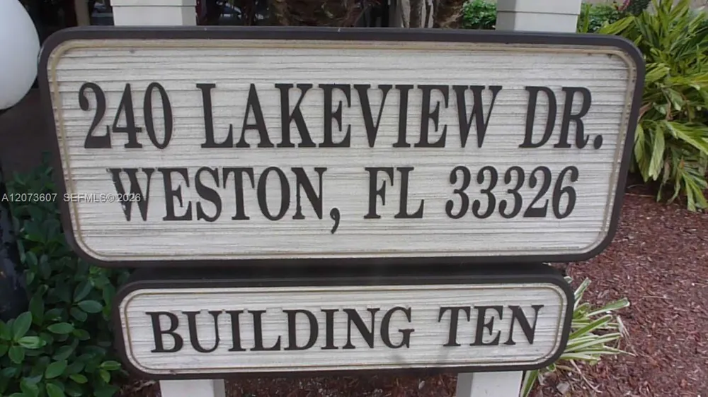 240 Lakeview Dr #109 Weston, FL 33326