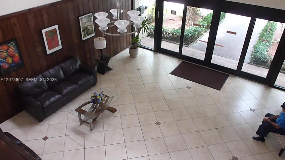 240 Lakeview Dr #109 Weston, FL 33326