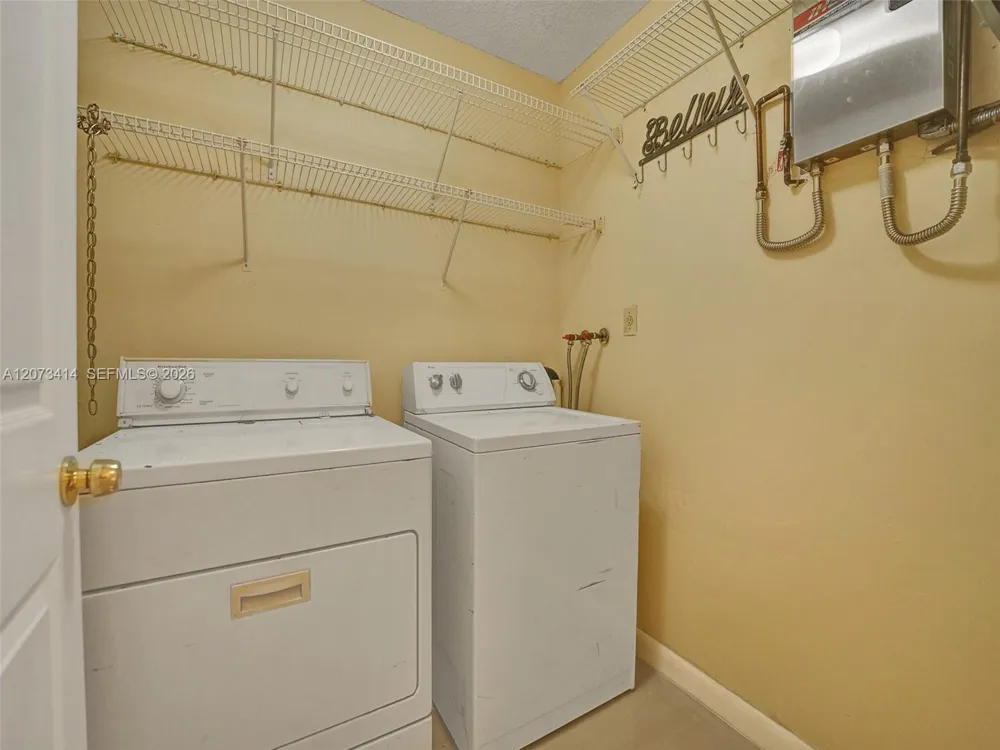 9148 Limetree Ln #181 Pembroke Pines, FL 33024