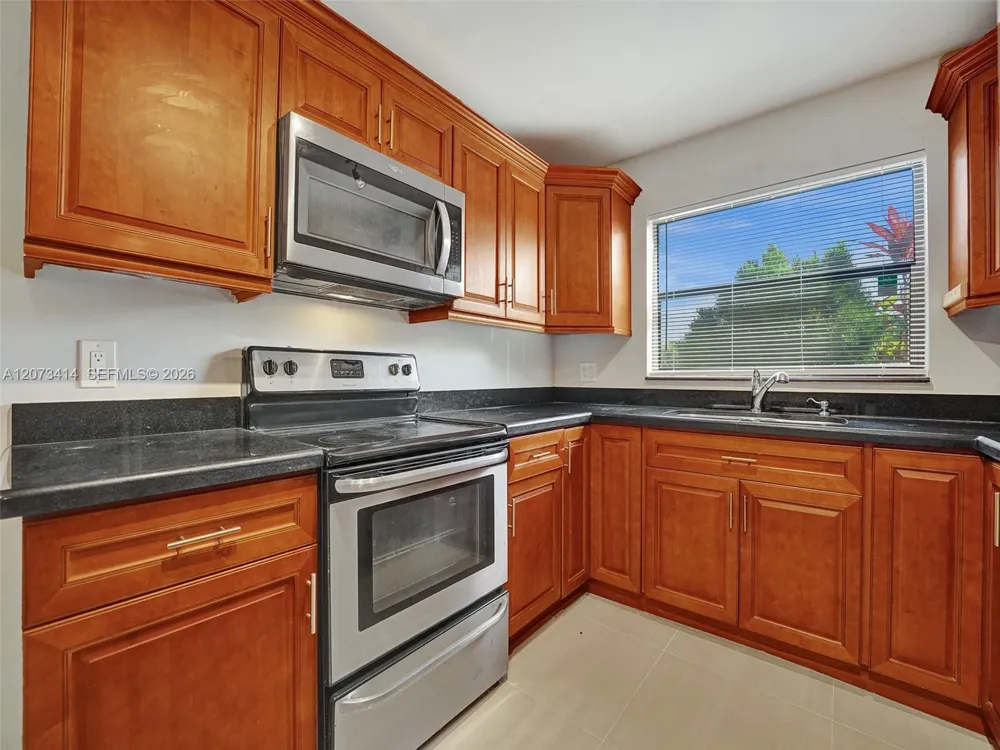 9148 Limetree Ln #181 Pembroke Pines, FL 33024