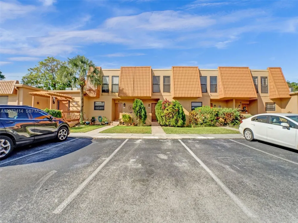 9148 Limetree Ln #181 Pembroke Pines, FL 33024